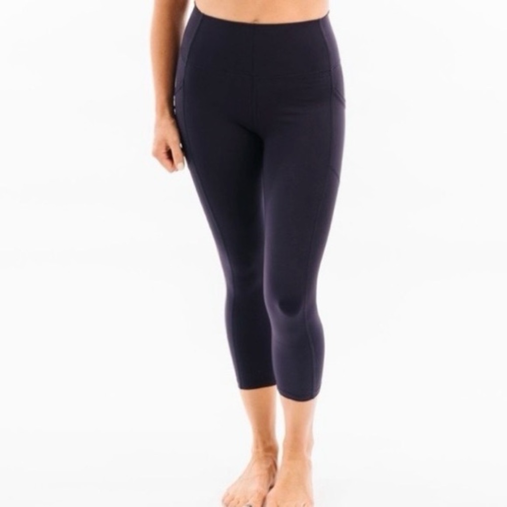 NWT Zyia Brilliant Hi-Rise Capri, navy, size 14-16